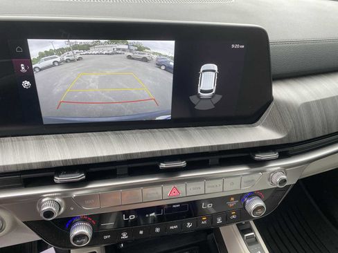 Used 2025 Kia Telluride EX w/ EX Captain's Chair Package FWD image 18
