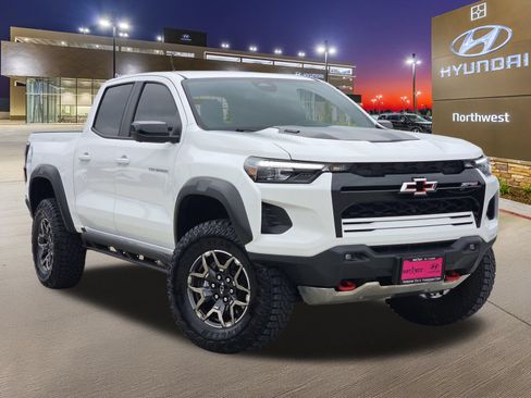 Used 2026 Chevrolet Colorado ZR2 w/ Technology Package AWD/4WD image 3