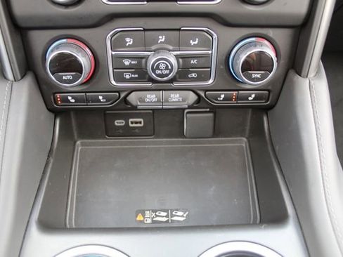 Used 2024 Chevrolet Tahoe Z71 w/ Luxury Package image 34