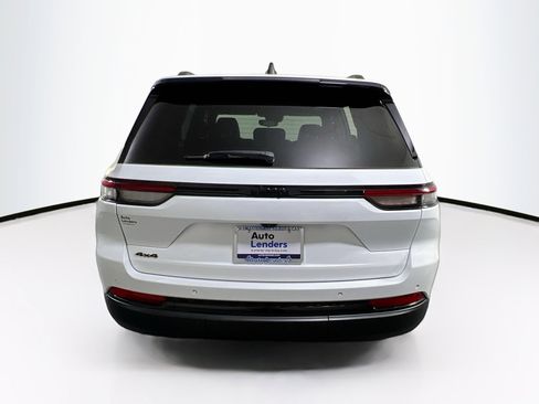 Used 2023 Jeep Grand Cherokee Altitude image 6