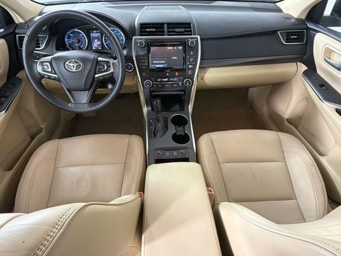 Used 2017 Toyota Camry XLE w/ Moonroof Package FWD image 13