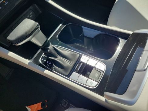 Certified 2025 Hyundai Tucson SE image 14