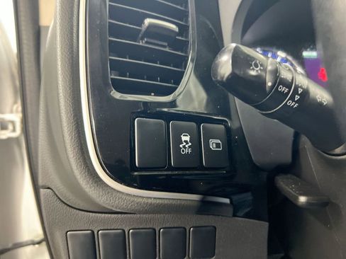 Used 2016 Mitsubishi Outlander SE AWD/4WD image 18