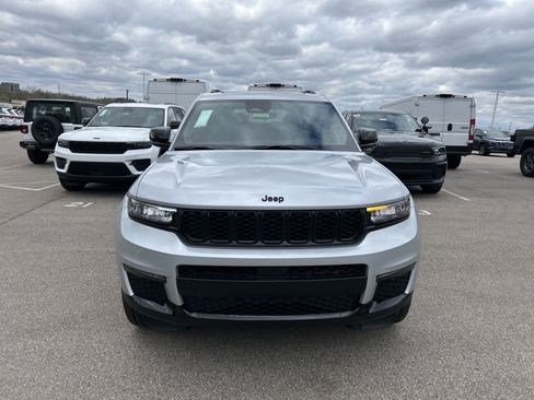 New 2025 Jeep Grand Cherokee L Limited w/ Black Appearance Package image 3