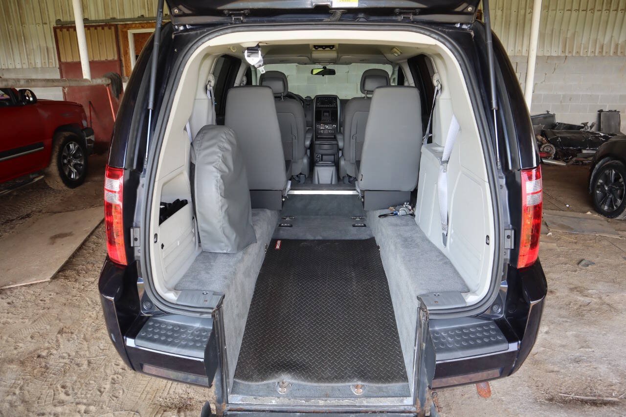 Used 2010 Dodge Grand Caravan SE FWD image 20