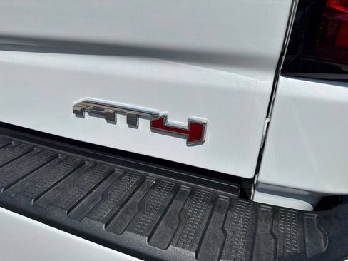 Used 2024 GMC Sierra 1500 AT4 w/ Technology Package AWD/4WD image 12