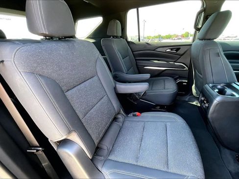Used 2024 Chevrolet Traverse LT w/ Enhanced Driving Package FWD image 25