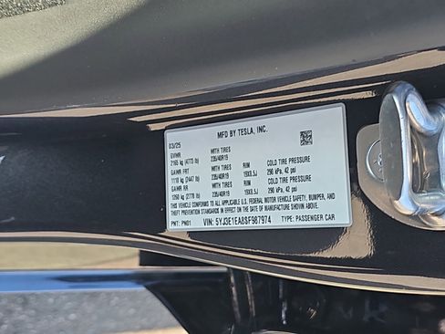 Used 2025 Tesla Model 3 image 36
