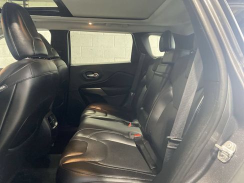 Used 2019 Jeep Cherokee Limited AWD/4WD image 25