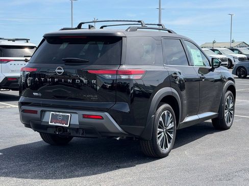 New 2026 Nissan Pathfinder Platinum image 4