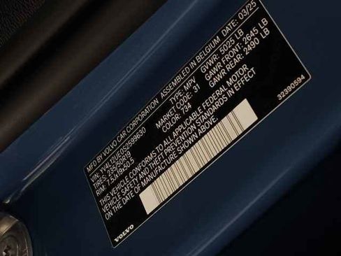 Certified 2025 Volvo XC40 B5 Plus image 37