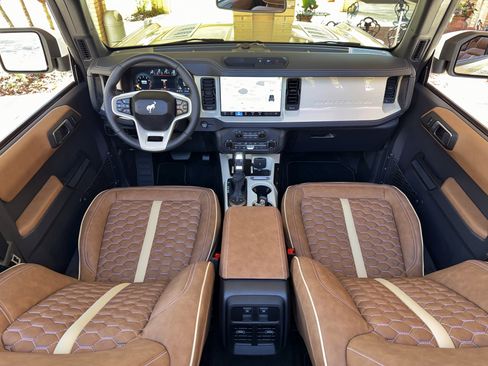 Used 2025 Ford Bronco Outer Banks image 24