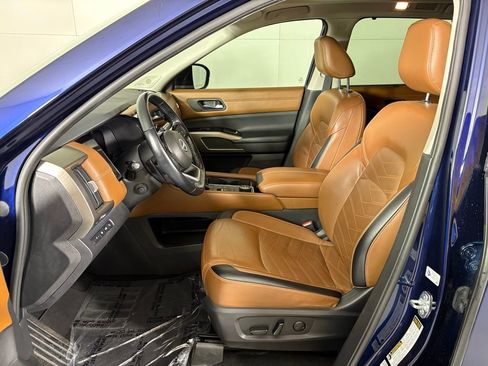 Used 2022 Nissan Pathfinder Platinum w/ Cargo Package image 17