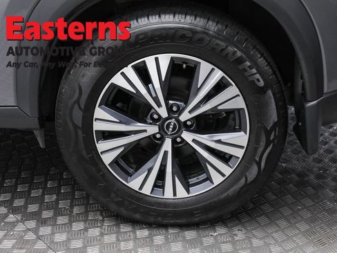 Used 2022 Nissan Rogue SV image 8