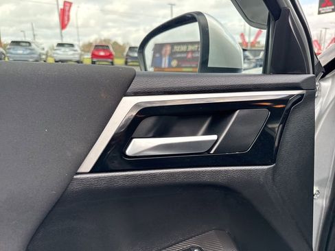 Used 2024 Mitsubishi Outlander ES image 10