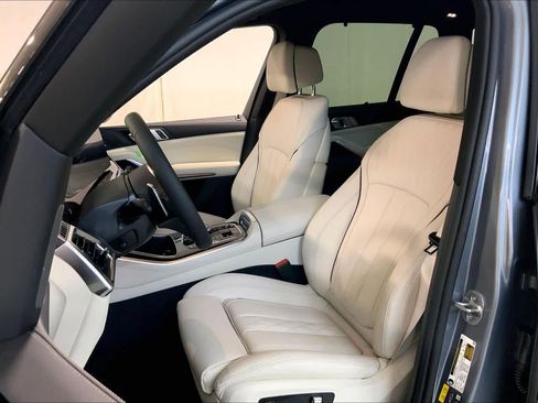 New 2026 BMW X5 xDrive50e image 9