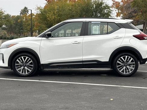Used 2024 Nissan Kicks SR image 12