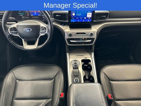 Used 2022 Ford Explorer XLT w/ Equipment Group 202A image 12