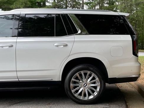 Used 2022 Cadillac Escalade Premium Luxury AWD/4WD image 5