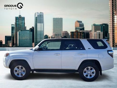 Used 2022 Toyota 4Runner SR5 Premium image 2