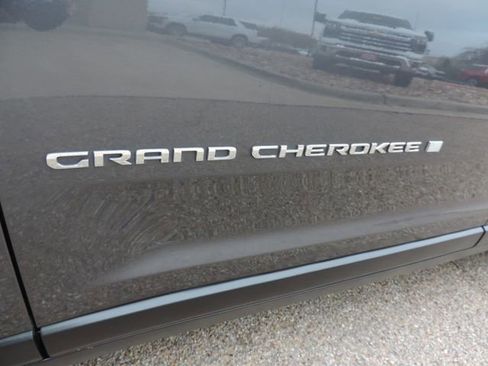 Used 2022 Jeep Grand Cherokee L Limited image 26