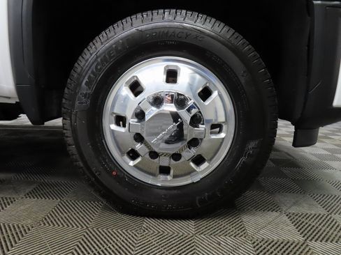 Used 2024 GMC Sierra 3500 Denali image 8