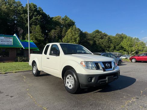 Used 2019 Nissan Frontier S RWD image 3