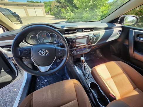 Used 2015 Toyota Corolla LE FWD image 18