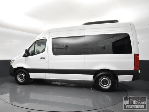 Used 2024 Mercedes-Benz Sprinter 2500 image 3