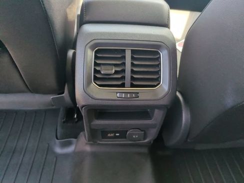 Used 2018 Volkswagen Tiguan SEL AWD/4WD image 25