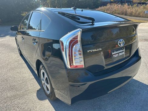 Used 2015 Toyota Prius Three image 3