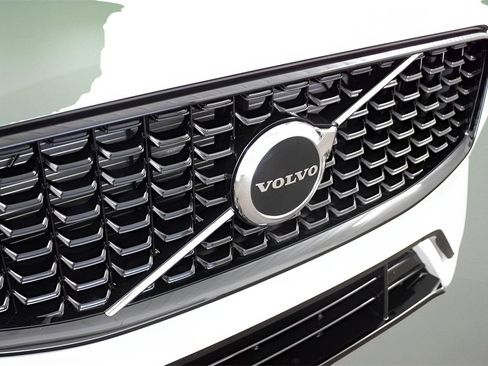 Certified 2025 Volvo XC60 B5 Core w/ Protection Package Premier image 6