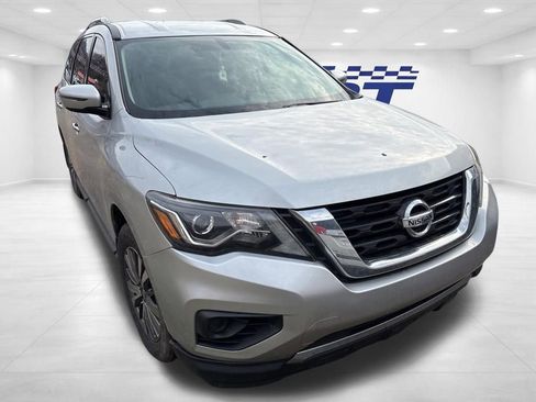 Used 2019 Nissan Pathfinder S image 3