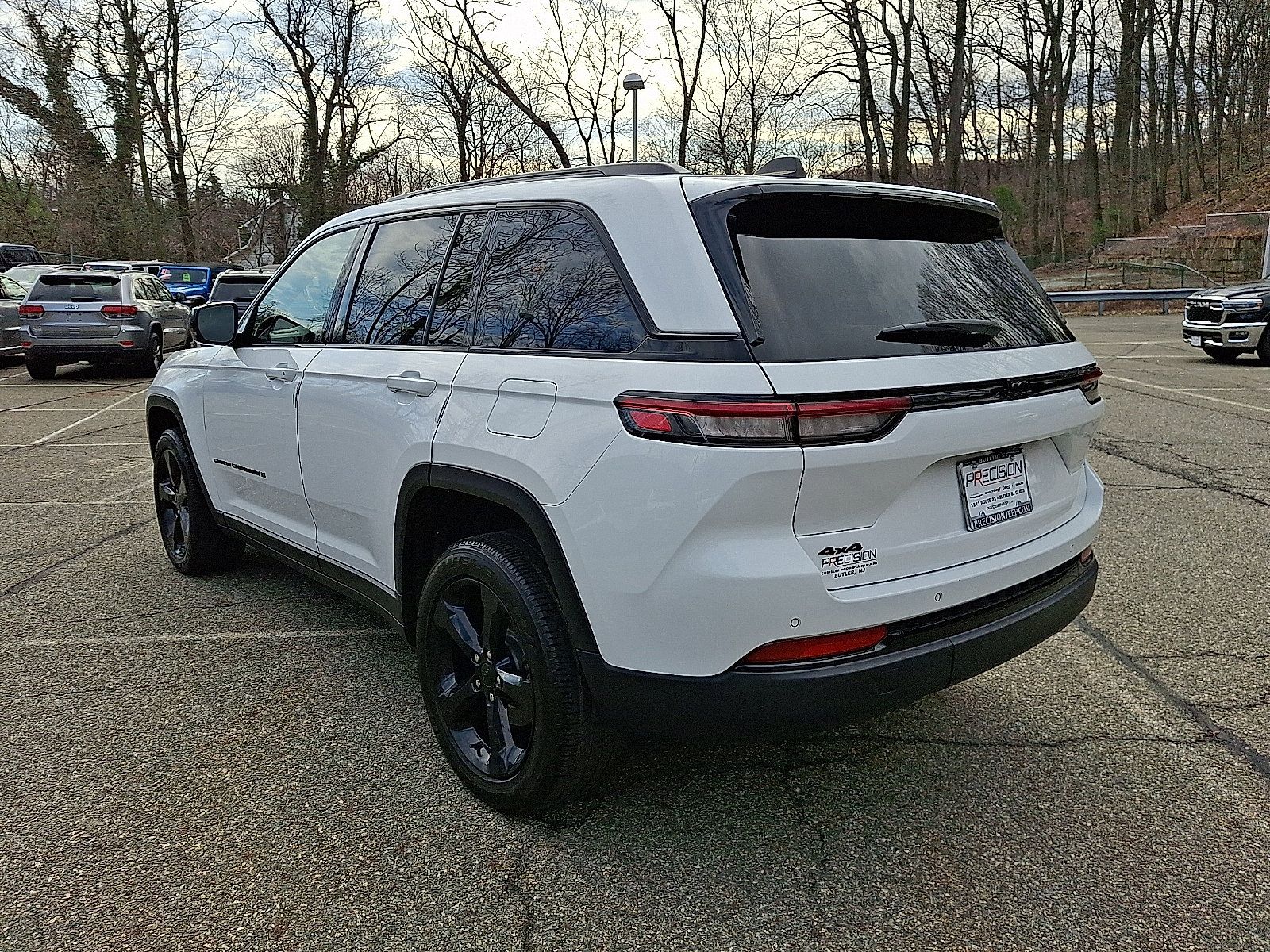 Used 2023 Jeep Grand Cherokee Altitude AWD/4WD image 5