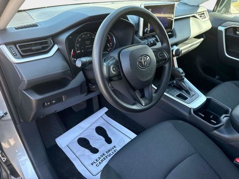 Used 2025 Toyota RAV4 XLE image 22