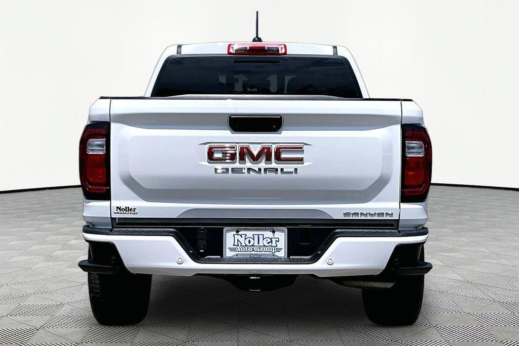 Used 2024 GMC Canyon Denali AWD/4WD image 4