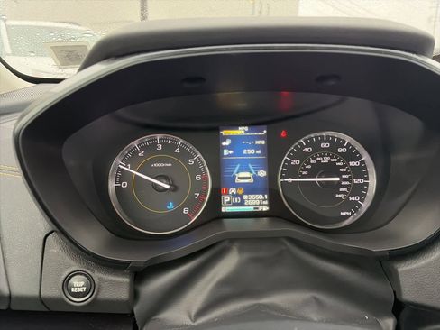 Used 2022 Subaru Crosstrek 2.5i Sport w/ Moonroof Package image 18