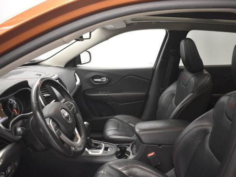 Certified 2016 Jeep Cherokee Trailhawk w/ Comfort/Convenience Group image 35