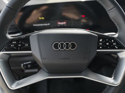 Certified 2025 Audi Q5 Premium w/ Convenience Package image 17