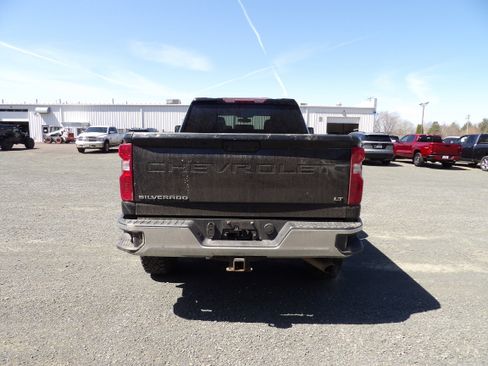 Used 2023 Chevrolet Silverado 2500 LT w/ Convenience Package AWD/4WD image 5