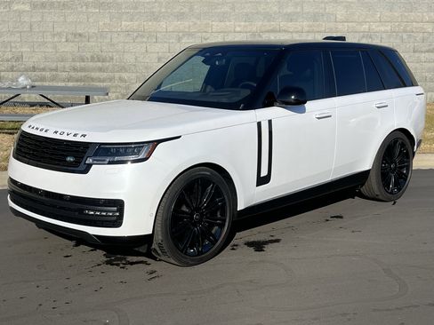 Certified 2025 Land Rover Range Rover SE image 2