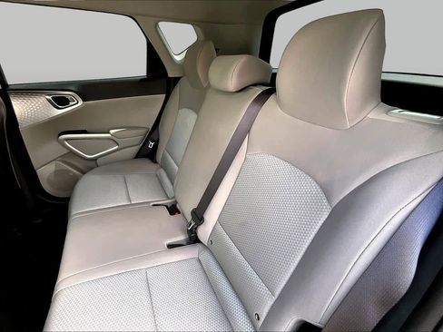Used 2025 Kia Soul LX FWD image 21