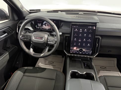 New 2025 GMC Acadia AT4 w/ Luxury Package AWD/4WD image 18