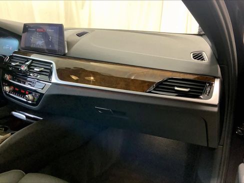 Used 2019 BMW 530i xDrive w/ Executive Package image 18