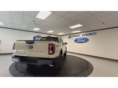 New 2025 Ford Ranger Lariat w/ FX4 Off-Road Package image 9