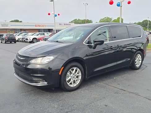 Used 2023 Chrysler Voyager LX FWD image 7