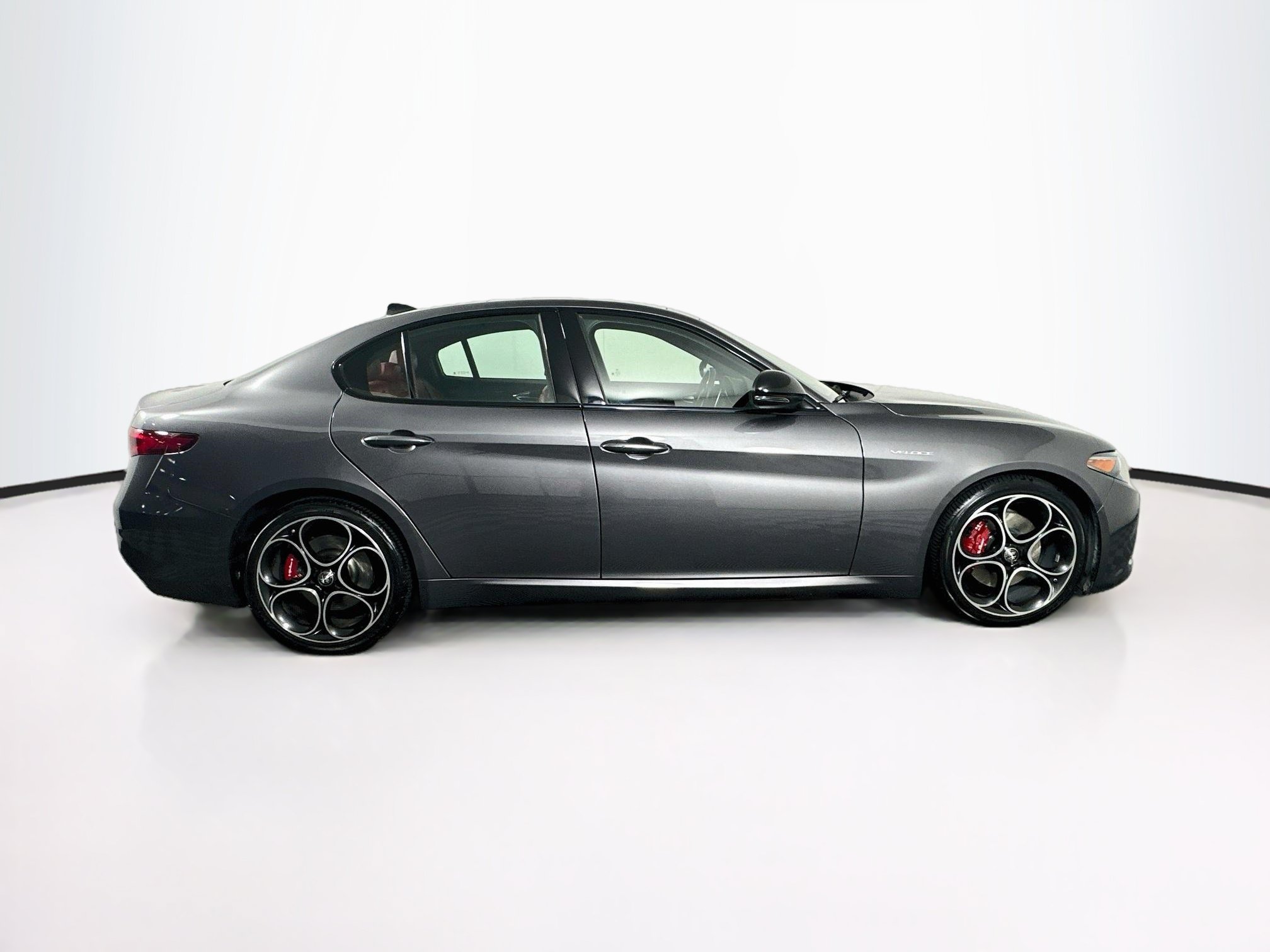 Used 2023 Alfa Romeo Giulia Veloce RWD image 10