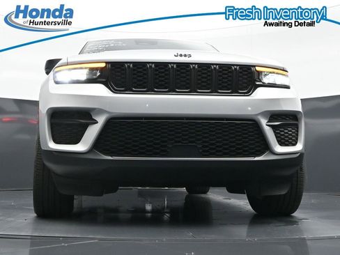 Used 2023 Jeep Grand Cherokee Altitude AWD/4WD image 34