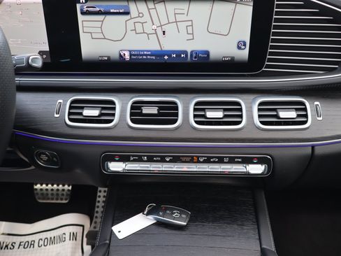Used 2025 Mercedes-Benz GLS 450 4MATIC image 14