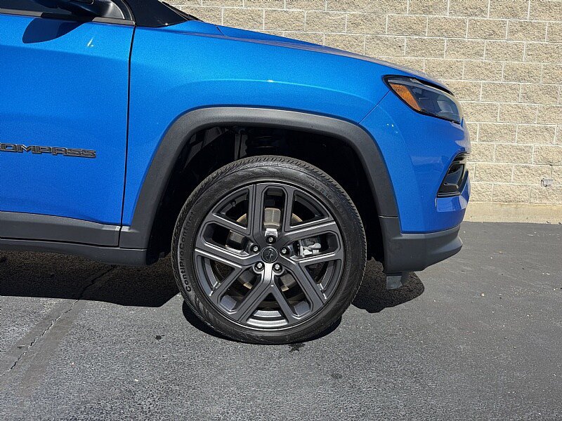 Used 2025 Jeep Compass Limited w/ Sun & Sound Group AWD/4WD image 7